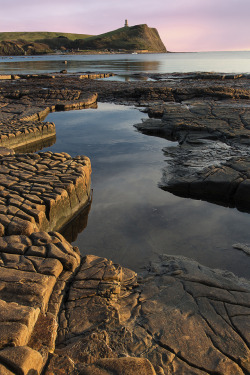 europeposts:Kimmeridge Bay, Dorset, EnglandKimmeridge Bay is a bay on the Isle of Purbeck, a peninsula on the English Channel coast in Dorset, England, close to and southeast of the village of Kimmeridge, on the Smedmore Estate. The area is renowned for