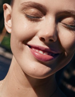 stormtrooperfashion:  Frida Gustavsson in “Specilal Beaute” by Benjamin Vnuk for Glamour France, May 2015See more from this set here.