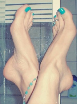 davesfun1:  Beautiful color, love the arch, love the toes