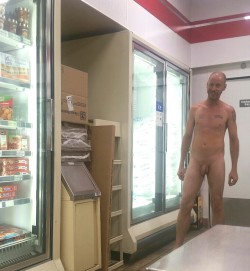 10challenges:Me naked at 7-Eleven