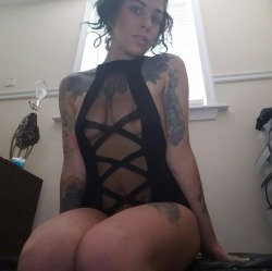 extremistkinksters:  Posted earlier but dont forget i will be on chaturbate around 10-11eastern time tonight getting  stuffed with multiple toys slapped around face fucked spit on  tied up fisted and  stretched to the max my name is extremistkinksters