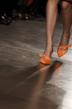 womenshoesdaily:  OSCAR DE LA RENTA Fauna Tangerine Bow Pump on Moda Operandi