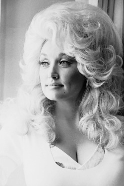 elizabitchtaylor:  Dolly Parton, 1976 