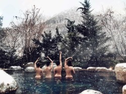 soakingspirit:  onsidih十二月❄️初雪溫泉月♨️在日本的奧飛驒溫泉鄉享受北阿爾卑斯山的雪景與廣闊的露天風呂☺️和風閨蜜自由行完成