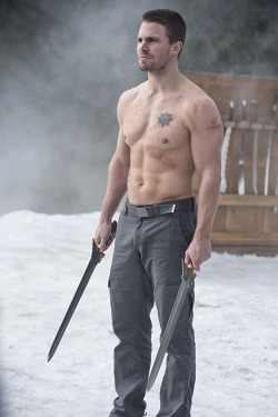 face-to-face meeting between Oliver Queen (Stephen Amell) and Ra&rsquo;s al Ghul (Matt Nable) &ndash; and based on these photos, it looks like it involves snow, swords and no shirts. (X) 