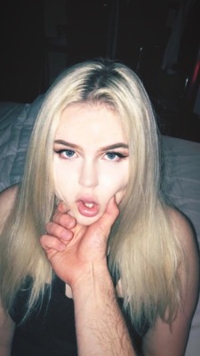 littlenymphh:  I’m yours, daddy. 