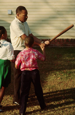 twixnmix:   Martin Luther King Jr. teaches his son Marty how to hold a baseball bat in their backyard on November 8, 1964.   (Photos by Flip Schulke)    
