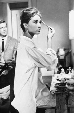 Insanity-And-Vanity:  Audrey Hepburn As Holly Golightly In Breakfast At Tiffany’s