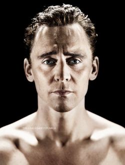 lalaithem:  Tom Hiddleston, eyes and clavicles