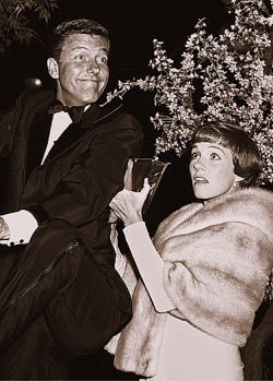 melbelle24601:  namastetoyoutoo:  Julie Andrews &amp; Dick Van Dyke  Mary Poppins Premiere - Saving Mr. Banks Premiere   ASDFGHJKL PERFECTION 