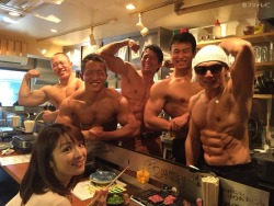 japanlove:  Source : Located in Tokyo, the Macho Nikuya (“nikuya” can mean “butcher” or “meat shop”) is staffed by musclebound men who are prone to flex poses while serving up raw beef.   My type of food