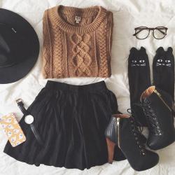 beautifulhalo-official:  Plain Sweater &amp; Black Mini Skirt 