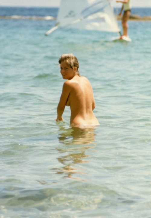 Sex alainah:  alainah: naked beach again   cheeky pictures