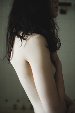 artisticallynaked:  behold-photography:  untitled by Bianca Serena Truzzi on Flickr.  -