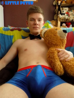 littlepeternappymonkey:  Didn’t stop me from feeling like a big boy and putting on a bow tie :) 