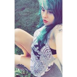 XxxBaby.Doll #babydoll #bluehair #concrete #dermals #grass #greenhair #honeybirdette #kingpin #nature #sexy #stoner #snapchat #tattoo #tattoos