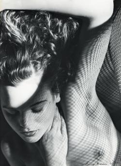  Max Dupain. Jean with wire mesh, 1937 