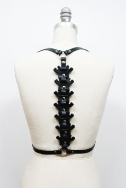 porcelainfembot:  Zana Bayne — Leather Vertebrae/Skeleton Harnesses 