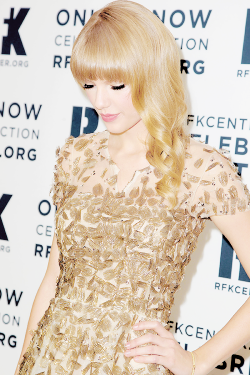Miss-Swift:  18/100 Photos Of Taylor Swift 