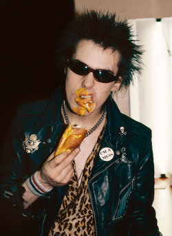 coolleatherjackets:  Sid Viscious (The Sex Pistols)