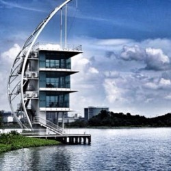 amirmy:  #Putrajaya #Malaysia #igersmy #iphoneasia #Lake #building #cloud (at pusat akuatik putrajaya)