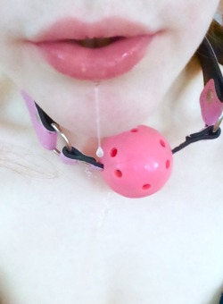 lil-baby-kitten:  As pink as my lips longing for daddys cock 