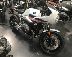 Stopped by at @bmwmotorcyclesofburbank last night for the @daineseofficial even and saw a couple of awesome 2017-2018 bikes like this one 🤙. Thank you guys for the invite!                                         • #bmw #bmwrninet #rninet #r9t #motorrad