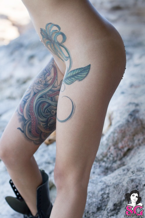 XXX past-her-eyes:   Bixton Suicide For more photo