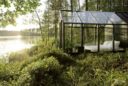 kingspongy:  indigomuva:   archatlas:    Kekkilä Green Shed Linda Bergroth + Ville Hara     @kingspongy oh my god  Yes this is perfect. Just imagine when it rains. The view and the sounds 