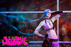 league-of-legends-sexy-girls:  Jinx Cosplay  It&rsquo;s official. I&rsquo;m cosplaying as jinx..