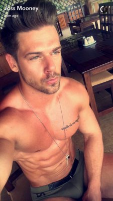 lolo0807:  bigbroth4u-blog:  A follow back from @joss_mooney would really turn me on.  Think YOU can turn me on? CLICK HERE to prove it!  Follow @bigbroth4u on Twitter for even more shenanigans!    Sexy hunk