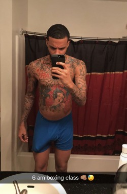 dominicanblackboy:  jay3some:🍄  Sexy and hung with it!😍😍😍👍👍
