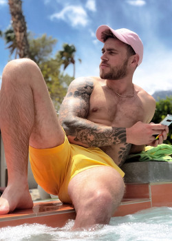 famous-hot-men:  eddiebrccks: Gus Kenworthy  Gus’ hairy body and pit