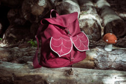 silencingthedrums:  frozencrafts:   LeaflingBags I have one of their bags and oh my gosh do I want another one. Or two. Or twenty. They’re so pretty ♥   Also wraisedbywolves
