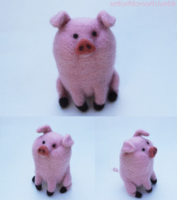setforthfornorth:  Needle felted Waddles the Pig from Gravity Falls! I wanted a Waddles of my own so I made one a while back :) I cannot wait for season 2, it’s so very good. 