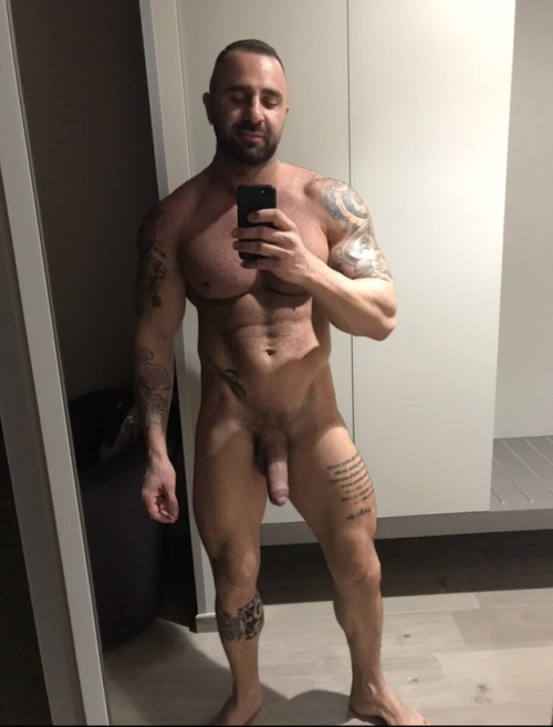 1209eastlong:  muscle-maniac: beautiful Italian hunk Salvatore Martinez Over 21,000 wonderful followers, and over 123,000 pics, vids,and gifs…www.1209eastlong.tumblr.com