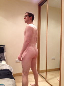 nakedmanblog:  wildbait:  Sunday ass for your viewing pleasure (M) Posted by Reddit user PeteA84 at http://bit.ly/M4BUB5  Peter Allen, Ware, Hertfordshire, UK. Age 30. @retepallen 