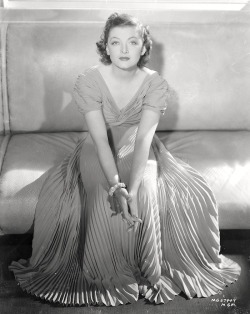 lauramcphee:  Myrna Loy, MGM, 1938 (Laszlo Willinger) 