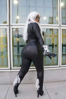 evil-cheating-bitches:  How your mom dressed when your bully invited her to Comic-Con. You’ve always wanted to go for years but she never had the money to take you, but your rich bully knows how fat your mom’s ass is and told her he needed a thicker