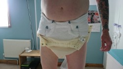 comfyinnappies:  Thick fluffy terry nappy