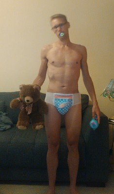 daiperboyke:Goodnight followers. Baby Jamie goes to sleep with his favorite teddy bear