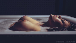 nicenudephotos:  Bathtub by stinemalmroschristiansen from http://ift.tt/1ig5GgL 