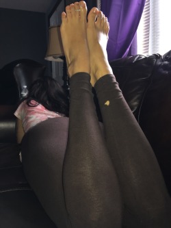 pinkandblackcat311:  Happy Ass Wednesday everyone! ❤️PinkCats the absolute greatest! Every time she puts on legging she tells me “I can’t wait for you to cum on these!” 😉😉😈😈 so I hope you naughty followers enjoy the mess u made all