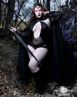 #Repost @annamarxmodeling ・・・ More Halloween inspo channeling sultriness and Dark Beauty. Find this magnificent set on Patreon under previous galleries!  www.Patreon.com/annamarxmodeling  Photos by @photosbyphelps . #queenofdarkness #legsfordays