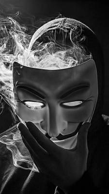 nellamiamentesblog:  Quante volte ti togli la maschera?.. perché la verità pensi sia cattiva, mentre una menzogna la trovi più affascinante..  