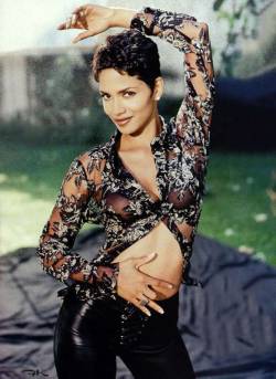 hiphopclassicks:  WCW | Halle Berry.