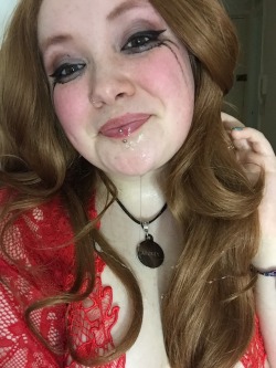 curlyfrixxs: Even after crying, spitting all over myself &amp; bringing up my last meal… my eyeliner still looks flawless.  Watch the video on AmateurPorn.com/Curlyfrixxs now 🙌💋 