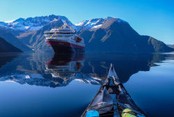 teeeene:  awesome-picz:      The Zen Of Kayaking: I Photograph The Fjords Of Norway From The Kayak Seat       Bucket list stuffs
