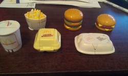 lavisant:  wet-farts-smell-the-same:  This line of McDonald’s Transformers toys came in my Happy Meals from 1987!! There’s a soft drinkbot, chicken McNuggbot (in environmentally friendly styrofoam), Bot cakes, golden frybot, Big Macbot, and a Double
