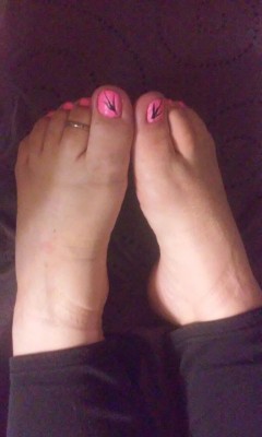 pink toenails 